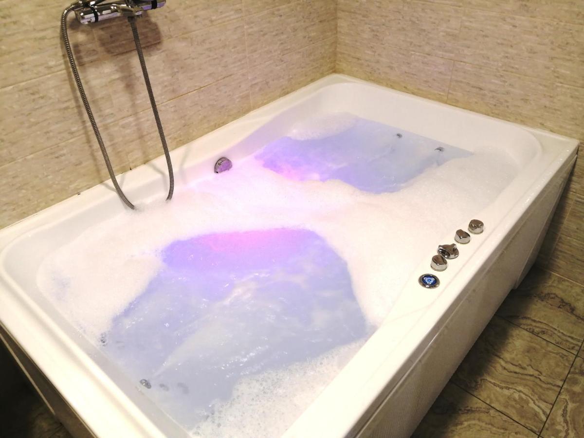 Jacuzzi New Loft Apartcomplex Kaskad, Минск - Центр Города Minsk Dış mekan fotoğraf